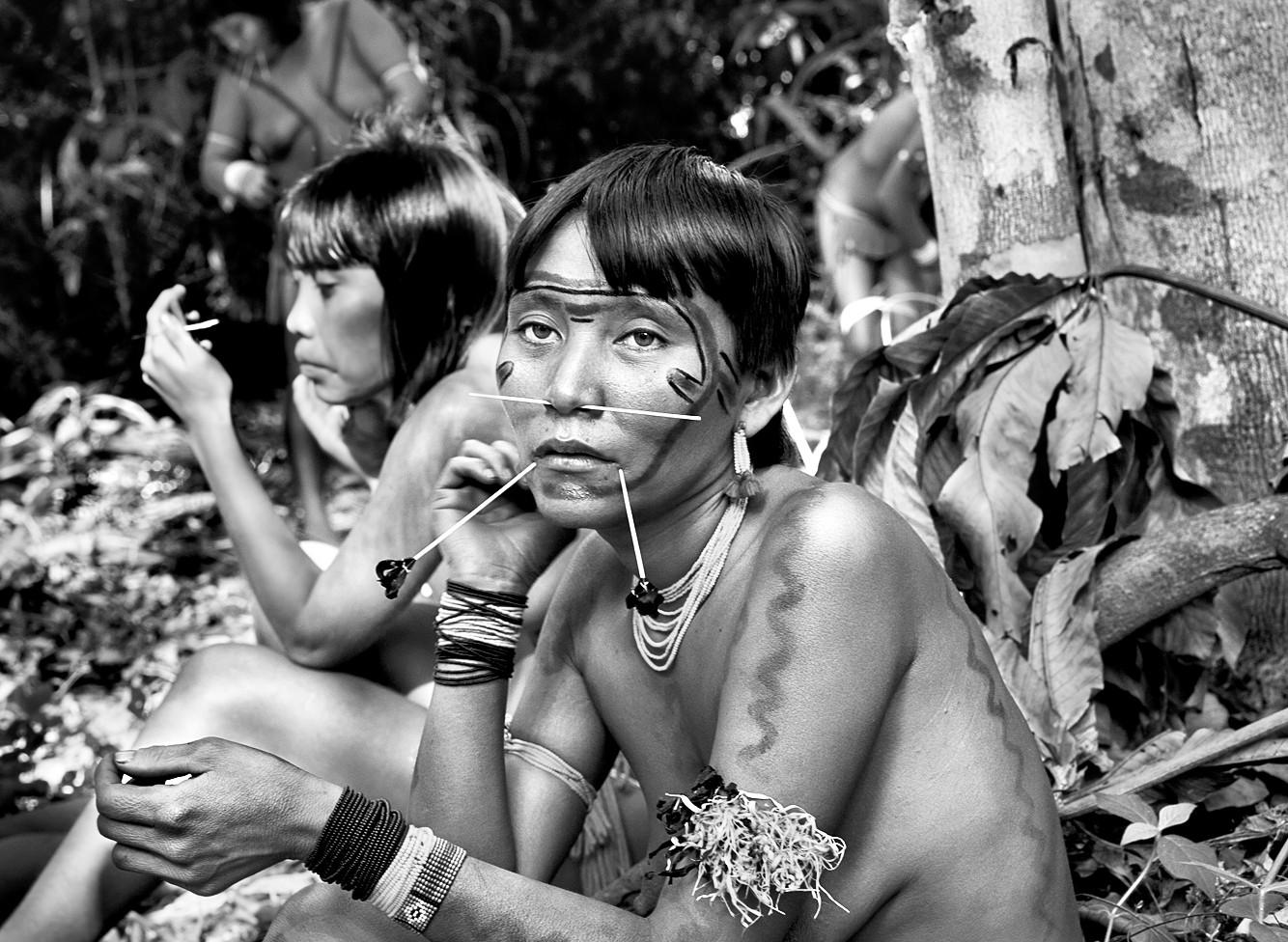 Registro de Sebastião Salgado da etnia ianomâmi, na Amazônia, em 2014 — Foto: Agência O Globo/Sebastião Salgado