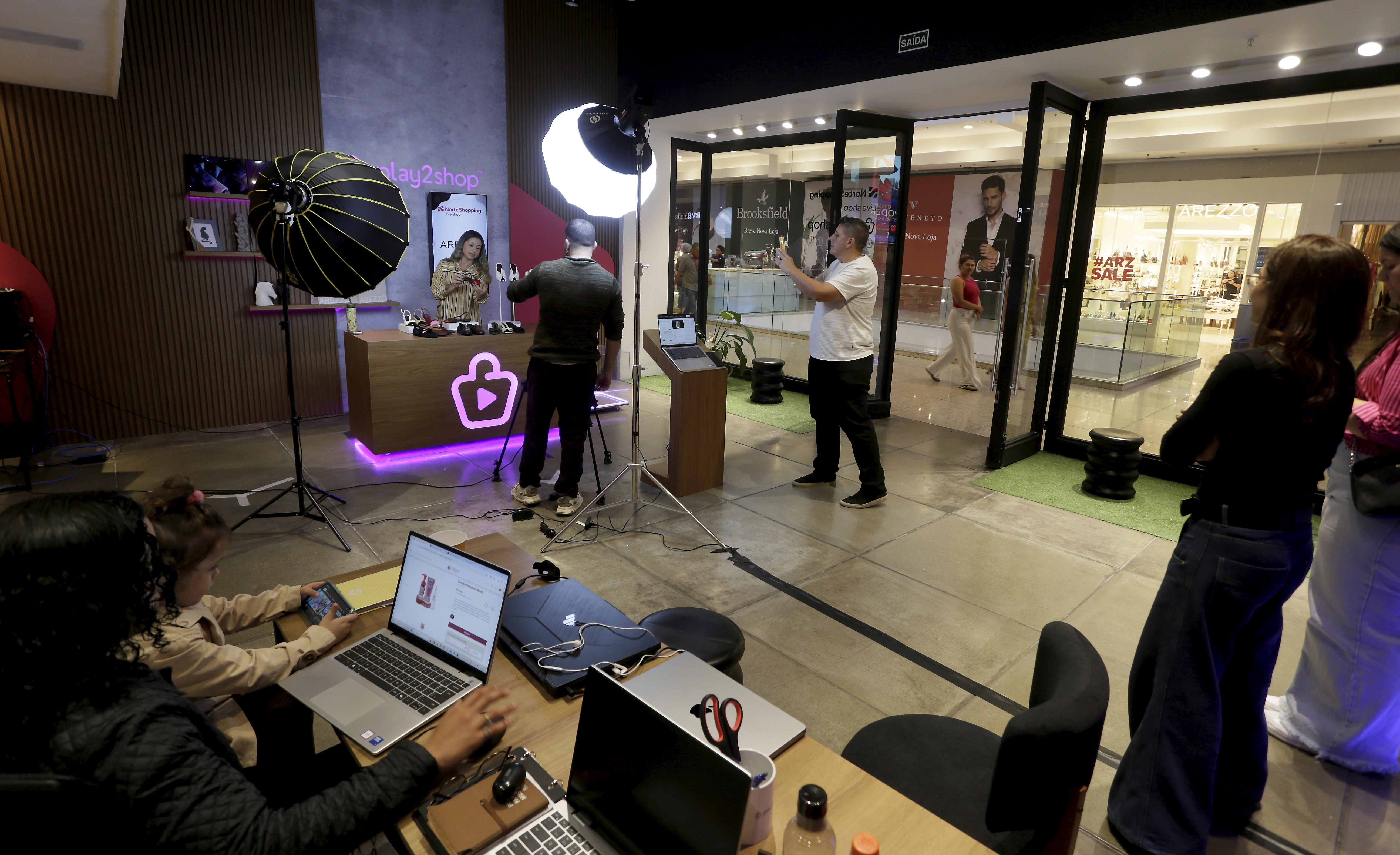 Shoppings apostam em lives, games e minibairros para reconquistar o cliente que compra on-line - QTU Questões do Universo