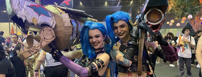 Clarissa e Giovana se conheceram no ano passado e, nesse ano, se encontraram novamente. Nos dois anos, ambas estavam como Jinx, de League of Legends. — Foto: Fernanda Alves Davi