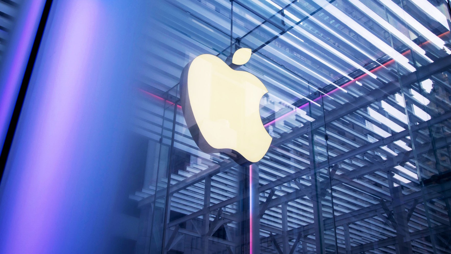 Apple e Google continuam a permitir aplicativos que desnudam imagens