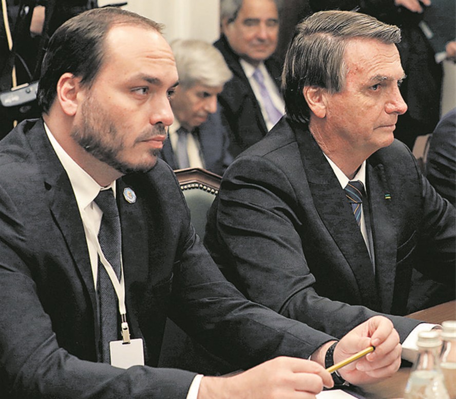 Parem com esse negócio de prisão', diz Carlos Bolsonaro