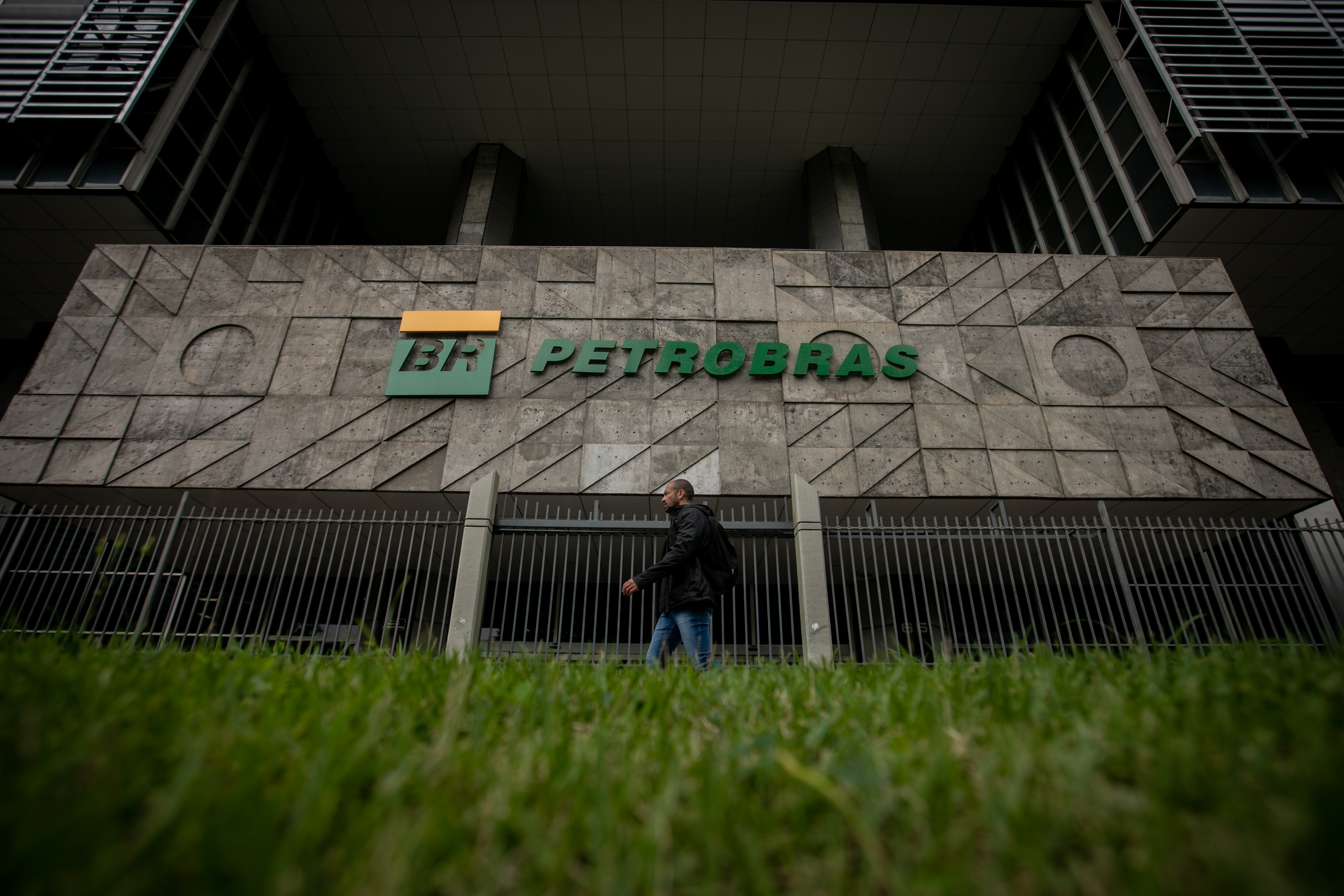 Sem licença para Margem Equatorial, Petrobras se volta para o petróleo da Bacia de Pelotas, no Sul