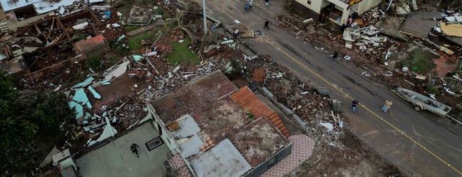 Destruição provocada pelas enchentes na cidade de Lajeado, no Rio Grande do Sul — Foto: Nelson ALMEIDA / AFP