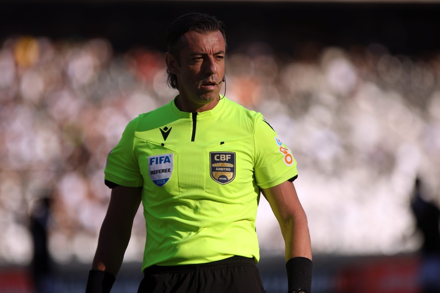 Raphael Claus j&aacute; ganhou diversos pr&ecirc;mios de melhor &aacute;rbitro
