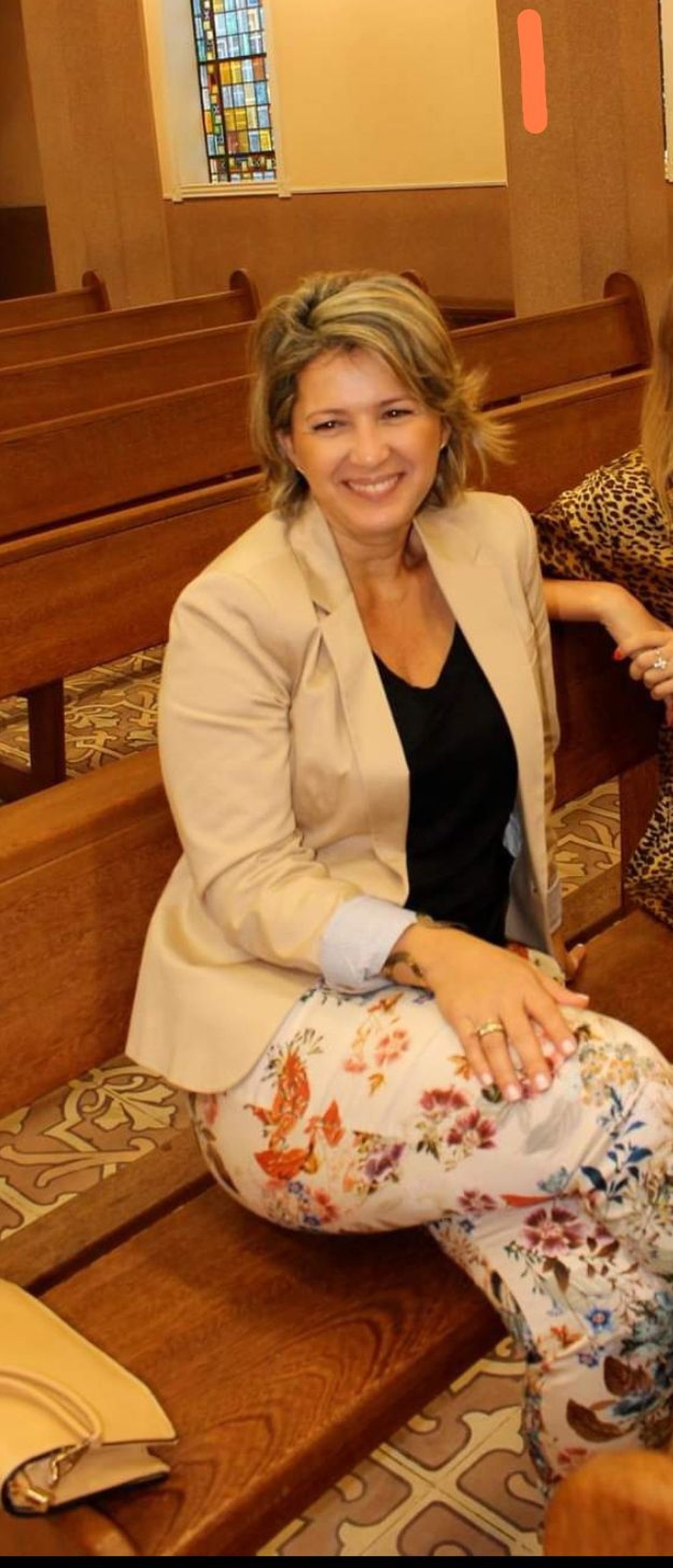 A esteticista Patrícia  Lazzarini, 55, quando frequentava a igreja católica — Foto: Arquivo Pessoal