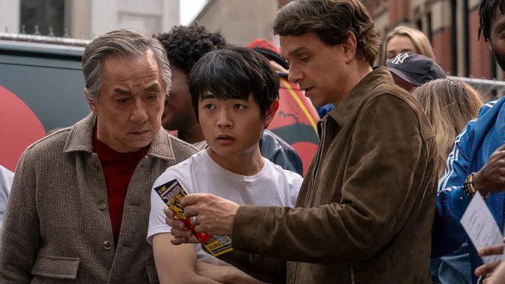 Jackie Chan, Ben Wang e Ralph Macchio em cena de "Karate Kid: Lendas" — Foto: Divulgação