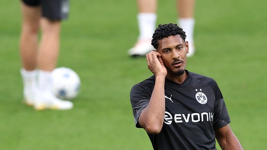 'Perder título alemão foi mais doloroso que meu diagnóstico de câncer', diz Haller, atacante do Borussia Dortmund