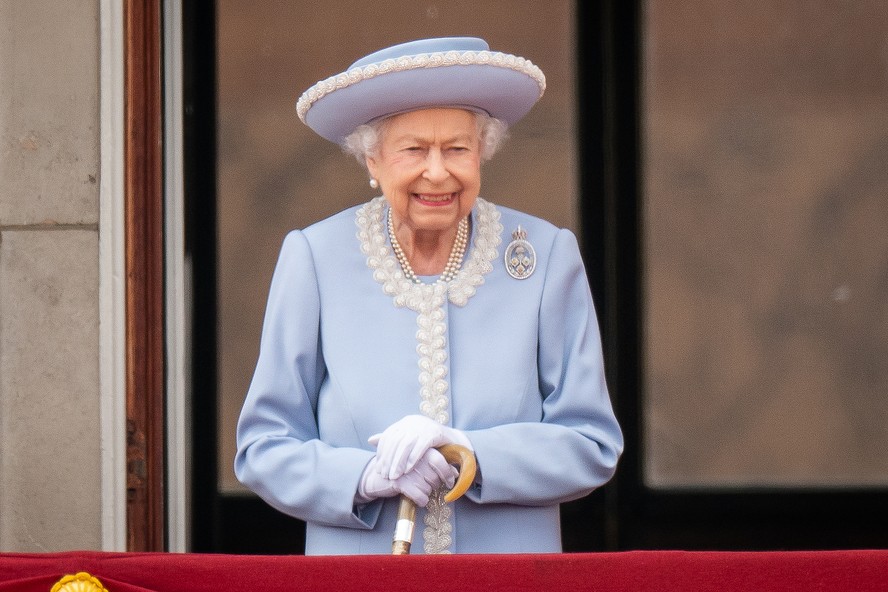 A rainha Elizabeth II, na sacada do Palácio de Buckingham, durante cerimônia do Jubileu de Platina