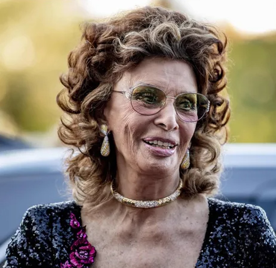 Sophia Loren passa por cirurgia no quadril após sofrer queda em casa, na  Suíça