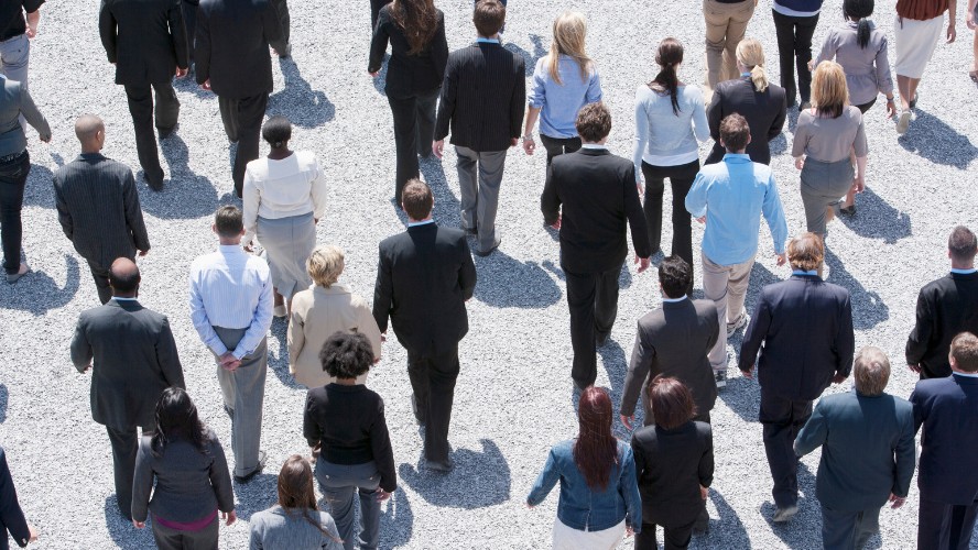 Sentido anti-horário: estudo revela que pessoas tendem a and
