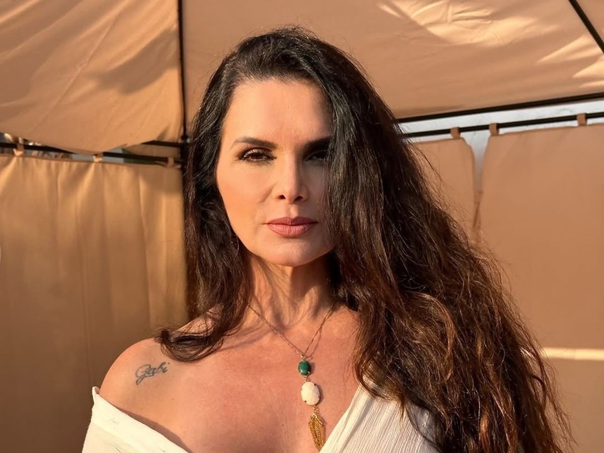 Luiza Ambiel grava vídeo picante com fã em carro: 'Experiência safada'
