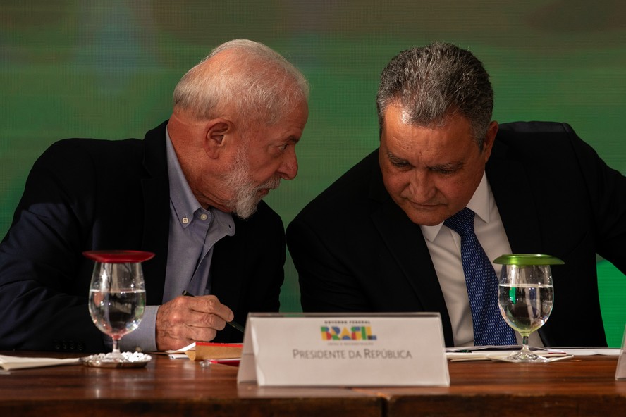 O presidente Lula e o ministro da Casa Civil, Rui Costa