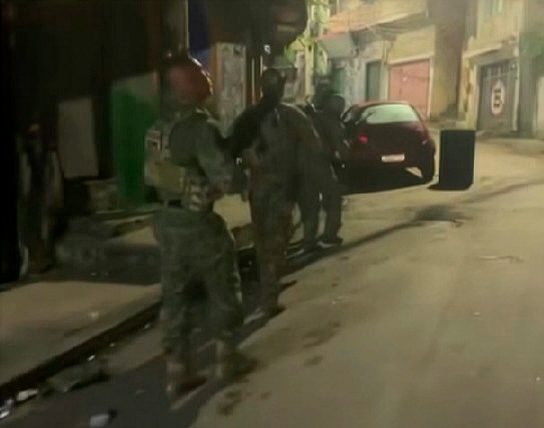 Bope faz operação no Tanque, um dia após PM morrer e três agentes ficarem feridos em ataque a tiros
