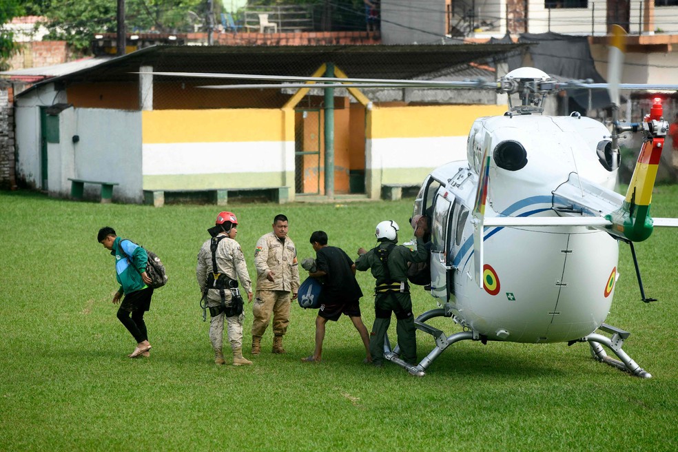 Rescue teams are still working to evacuate those who remain in the area — Photo: Rodrigo Urzagasti/AFP