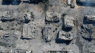 Vista aérea mostra prédios destruídos no distrito de al-Zahra, no sul da Cidade de Gaza — Foto: Divulgação/Hamas