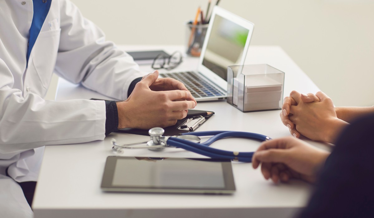 CFM decide proibir uso médico de PMMA, substância usada em procedimentos estéticos; saiba exceção
