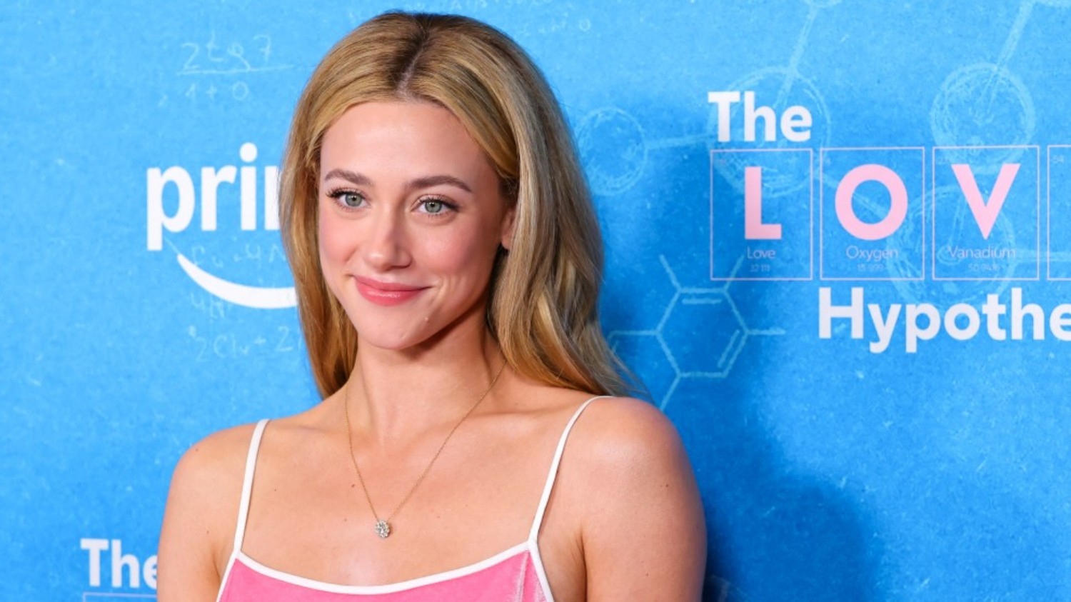 Alopecia: o que o diagnóstico de Lili Reinhart revela sobre queda de cabelo