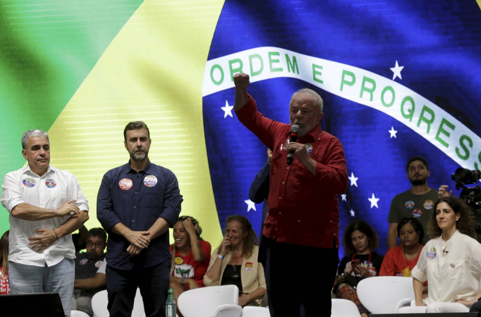 Marcelo Freixo (PSB) esteve no palanque junto com Lula (PT) em compromisso em Nova Iguaçu, Baixada Fluminense — Foto: Domingos Peixoto/Agência O Globo/08-09-2022