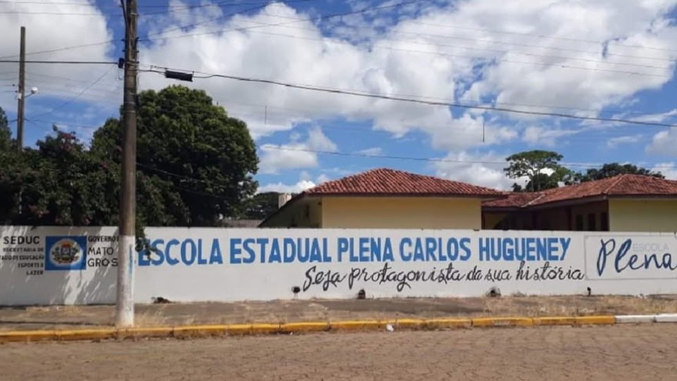 Estudante é agredida com pedaço de pau por colegas em escola de Mato Grosso — Foto: Reprodução/Facebook