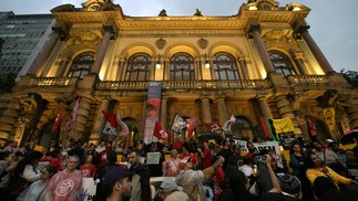 Protesto em São Paulo contra a violência policial do governo de Tarcísio Freitas — Foto: NELSON ALMEIDA / AFP