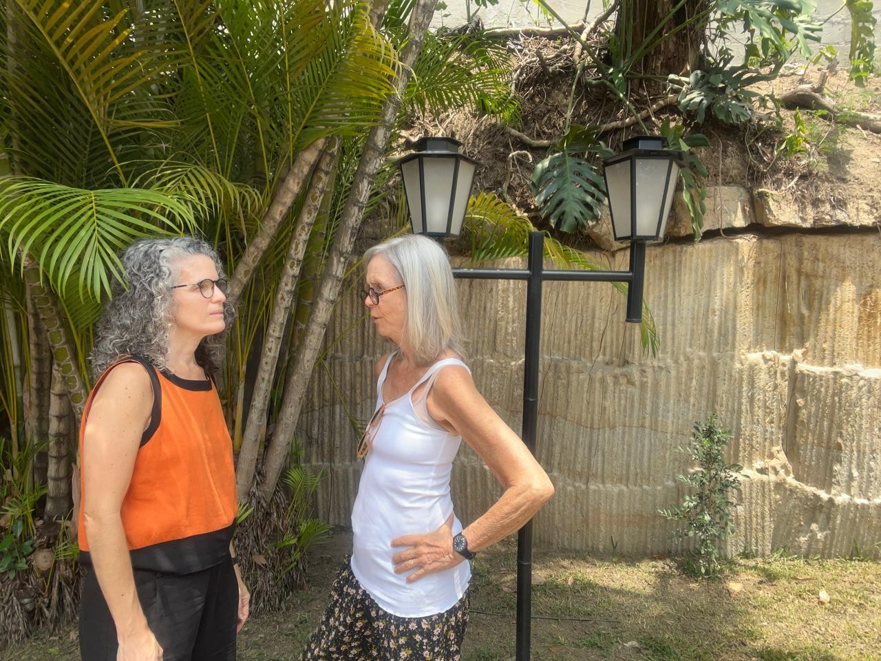 Dias inteiros em luz: moradores de rua de Laranjeiras enfrentam apagões recorrentes