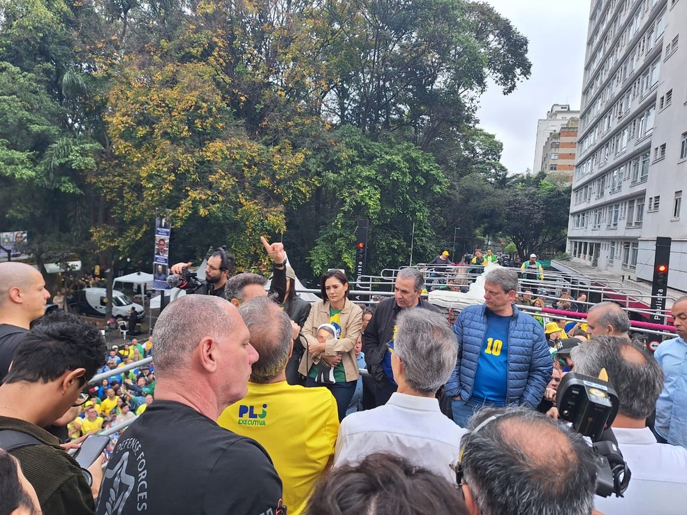 Ao lado de Michelle, Tarcísio critica 'tirania de Moraes', e pede anistia: 'deixa Bolsonaro ir pra urna, qual o problema?'