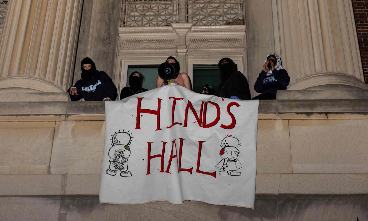 Mesmo após ultimato de reitora, estudantes ocupam prédio da Universidade de Columbia