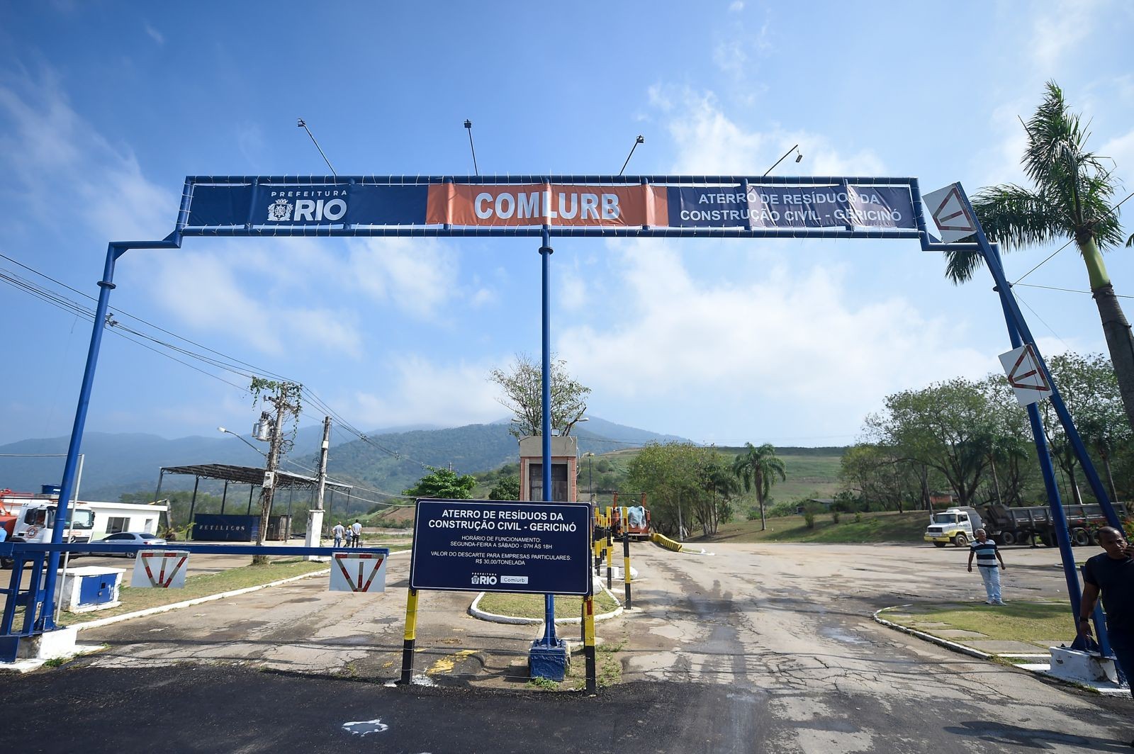 Milícia exigiu taxa para liberar obras no aterro da Comlurb em Gericinó, denuncia prefeitura do Rio
