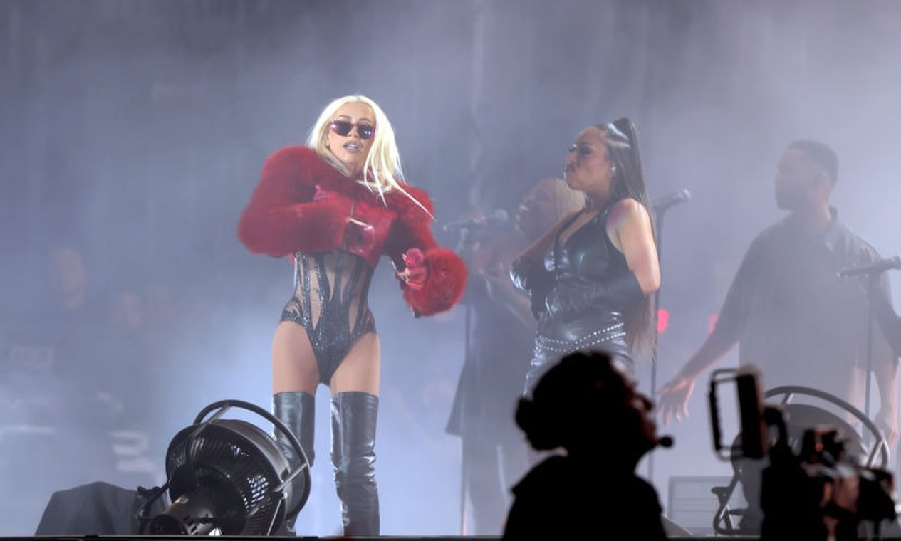 Christina Aguilera chama atenção com nova silhueta fininha e fãs especulam