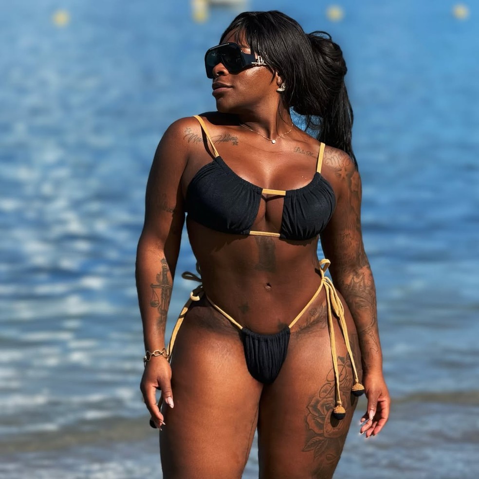 O biqu&iacute;ni asa-delta de Jojo Todynho refor&ccedil;a a volta de uma modelagem cl&aacute;ssica da moda praia &mdash; Foto: Reprodu&ccedil;&atilde;o Instagram