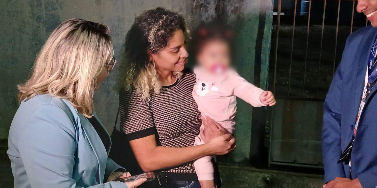 Militar da Marinha que havia sumido com a filha entrega a criança à mãe após 11 dias