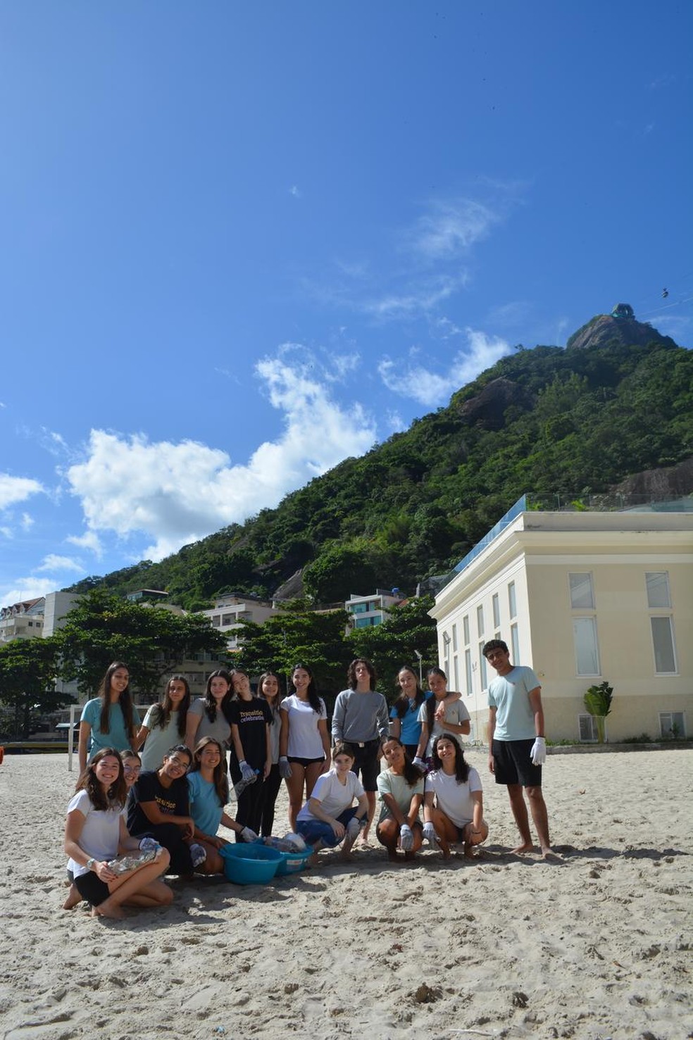 Eleva.Escola aposta em conselho formado por alunos que promovem limpeza nas praias — Foto: Divulgação