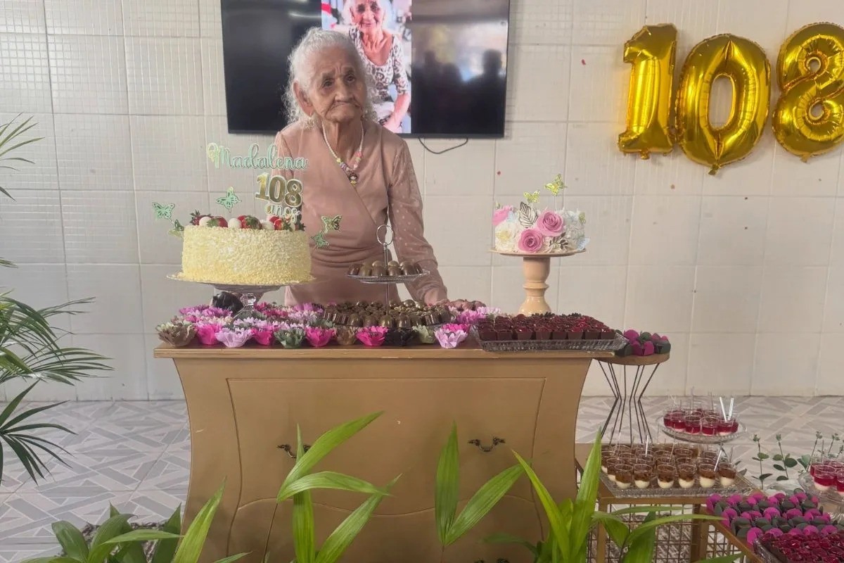 Mulher mais velha de Goiás, Dona Madalena celebra 108 anos com festa em instituição de acolhimento - QTU Questões do Universo
