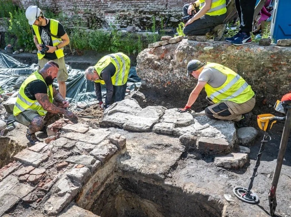 Local fica em um reduto medieval ocupado entre os séculos XI e XIV — Foto: ArcheoScan/Divulgação