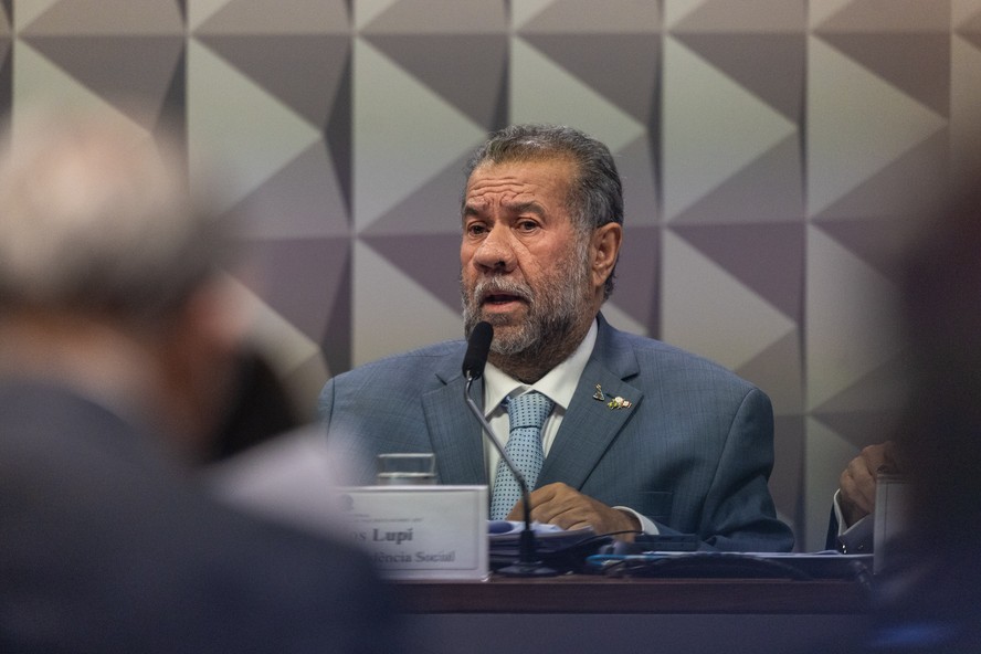 CPI do INSS: veja os principais pontos do depoimento de Carlos Lupi