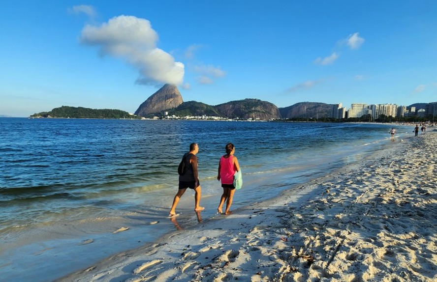 Boa notícia. A Praia do Flamengo com águas transparentes e mergulho liberado, de acordo com análise feita pelo Inea