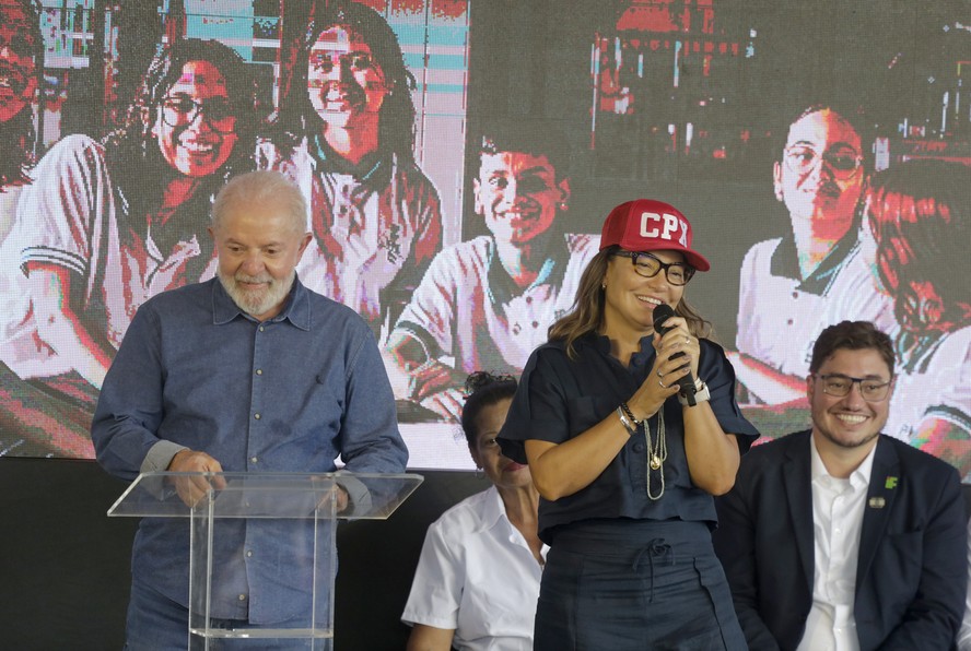 O Presidente da Rep&uacute;blica, Luiz In&aacute;cio Lula da Silva, participa do Lan&ccedil;amento da Pedra Fundamental do Campus do Instituto Federal do Rio de Janeiro (IFRJ). Na foto, a primeira dama Janja com o bon&eacute; do CPX