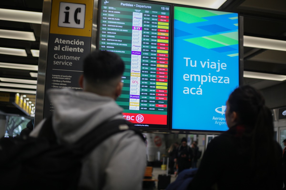 Escândalo dos passaportes: argentinos terão de devolver documento por falha ‘invisível’. Entenda o motivo