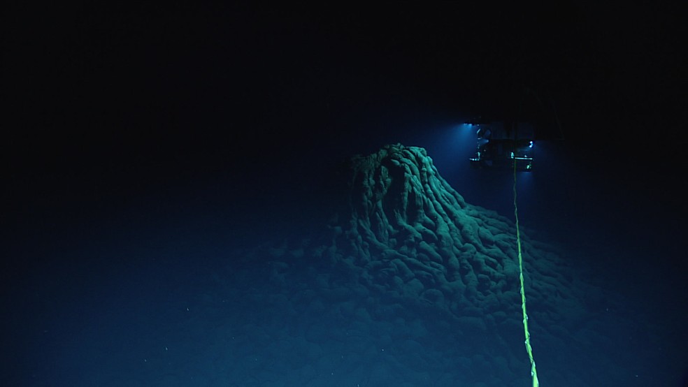Vulcão submerso — Foto: Imagem cortesia do NOAA Office of Ocean Exploration and Research, 2016