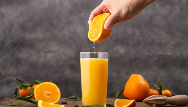 Para maiores de 60 anos: os efeitos da vitamina C no cérebro, segundo um estudo japonês