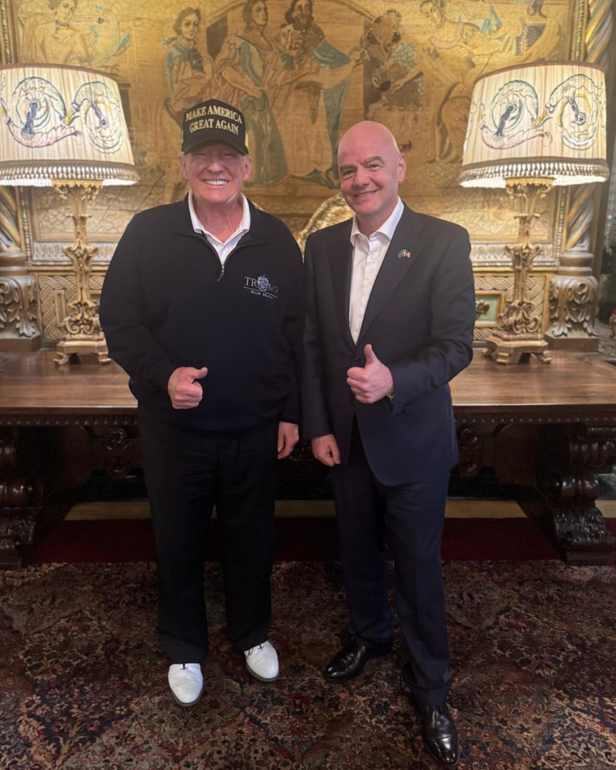 Presidente da Fifa se reúne com Donald Trump para discutir Copas de ...