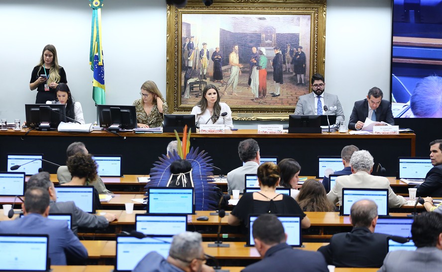 'Pacote anti-MST' volta à CCJ da Câmara com projeto que dispensa ordem ...