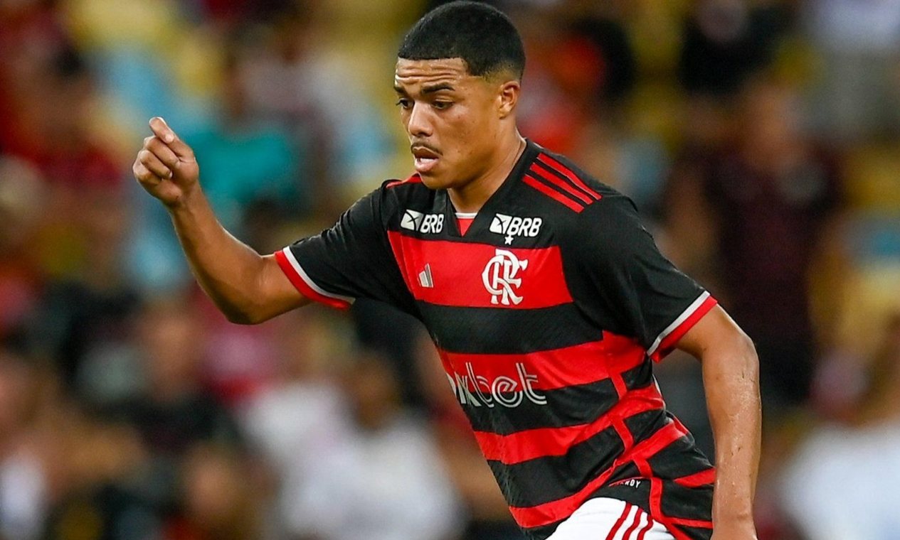 Flamengo renova contratos de Igor Jesus e Werton 
