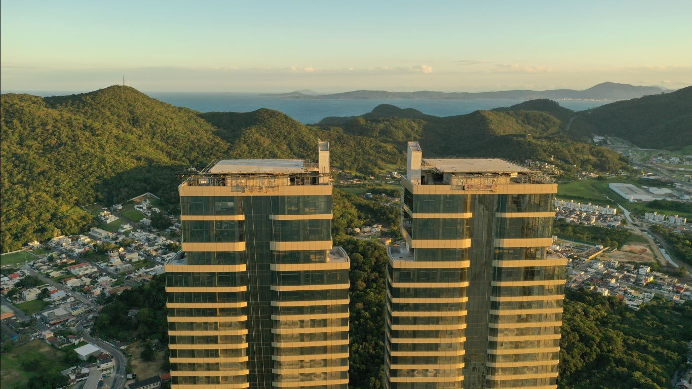 O "Neyplex" tem vista 360º de toda Balneário, com ponto alto da piscina que ficará no segundo andar dos quatro que ocupa, de cara para o mar — Foto: Reprodução