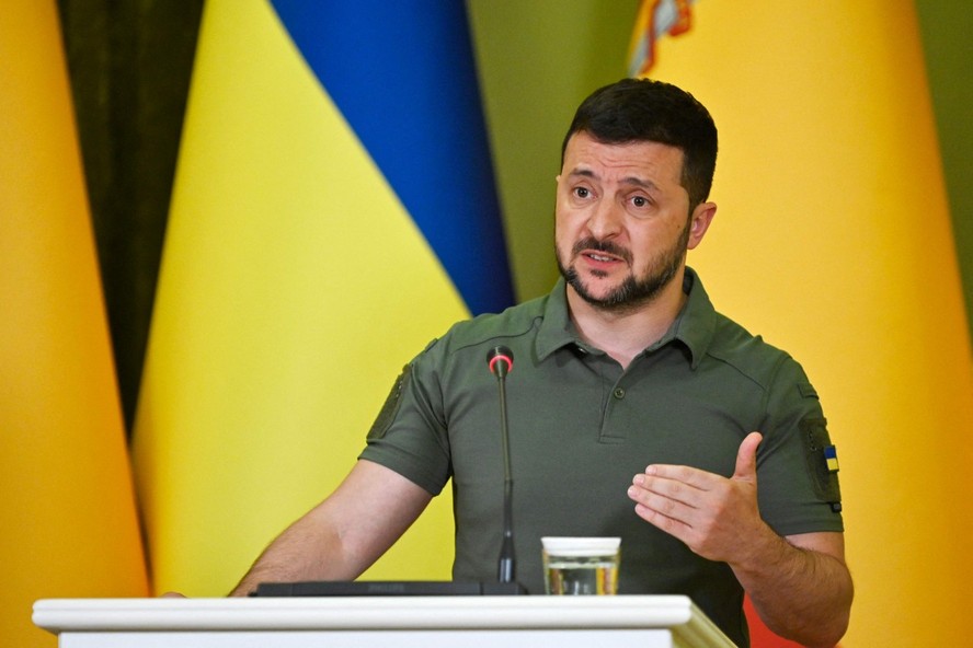 Zelensky diz ter alertado Ocidente que contraofensiva seria lenta