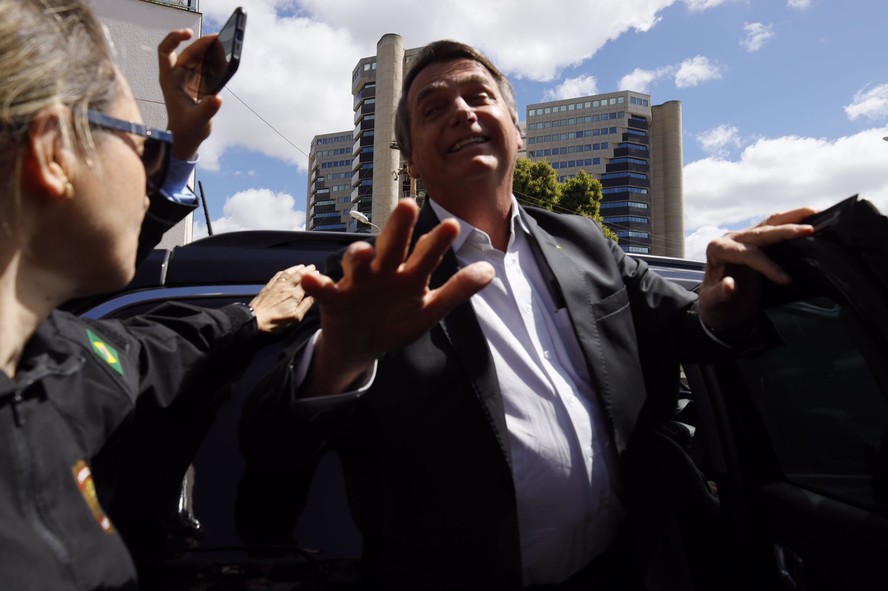 Bolsonaro presta depoimento na Polícia Federal nesta terça-feira (26/4)