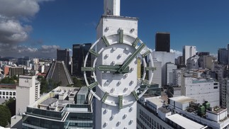Relógios analógicos no alto de prédios e torres contam a história da ...