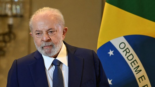 Lula segue sem receber visitas e faz fisioterapia após alta