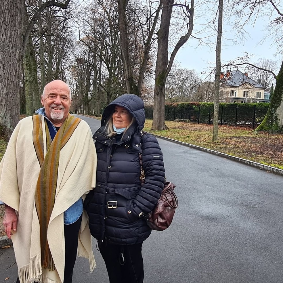 Paulo Coelho e Christina Oiticica, na Suíça — Foto: Reprodução/Instagram