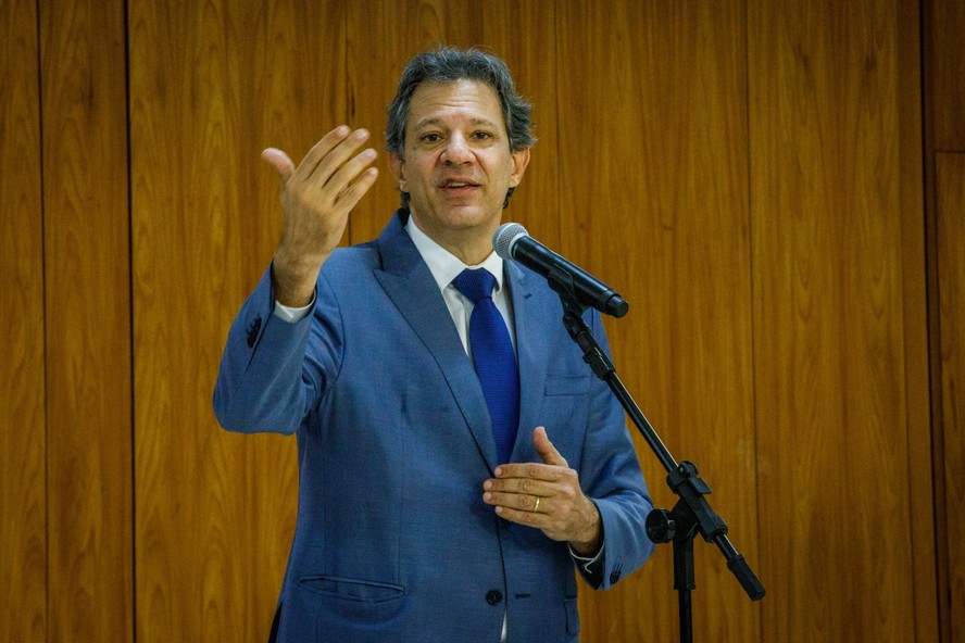 O ministro da Fazenda, Fernando Haddad, anuncia medidas para reduzir preço de carros e o programa Desenrola
